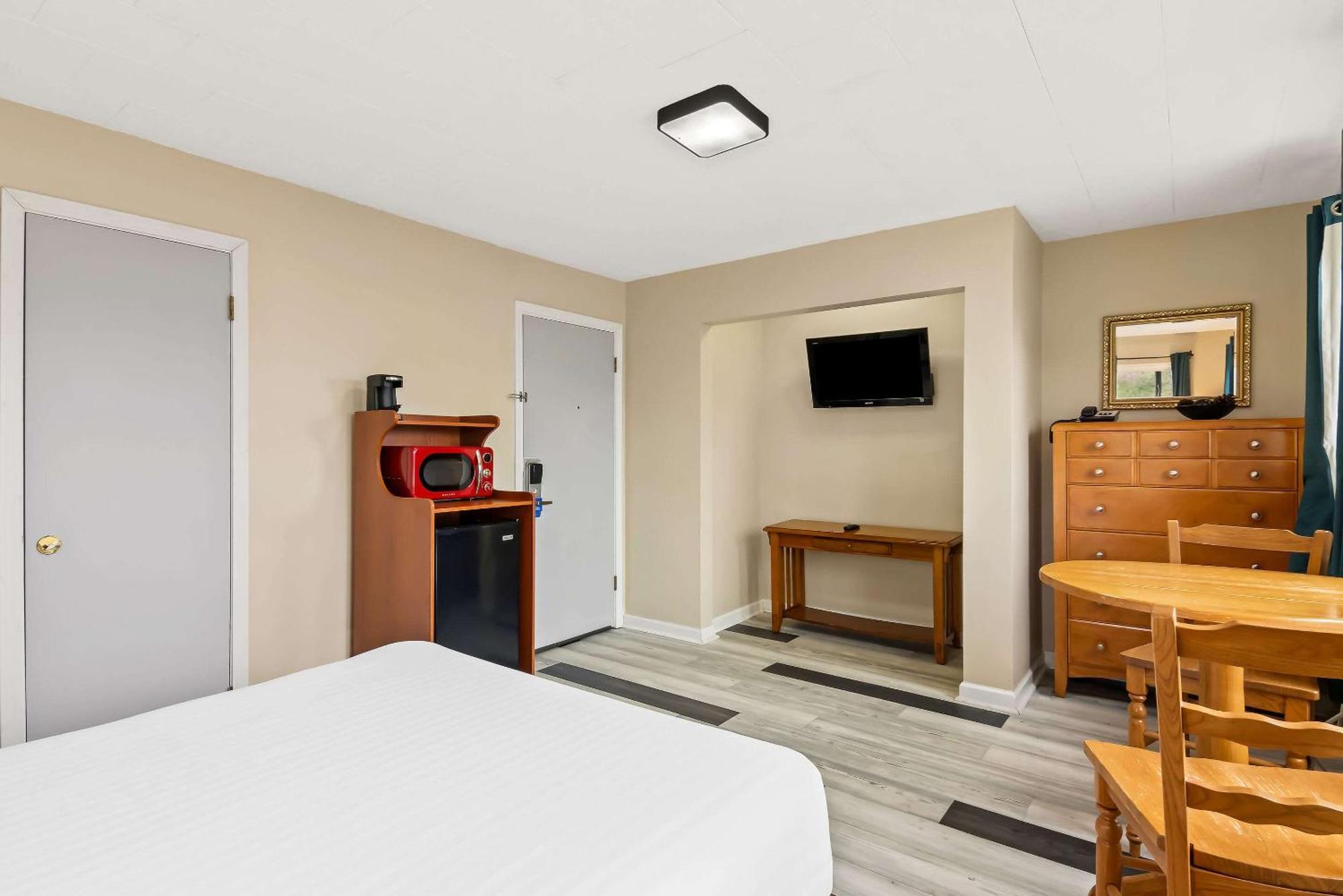 Rodeway Inn Formerly Camp Inn Lodge Oscoda Extérieur photo
